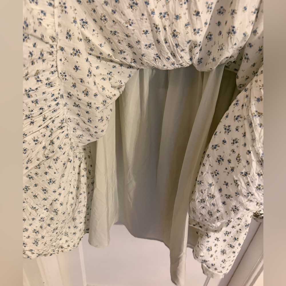 Ivy City Cream Floral Smocked Midi Dress with Puff Sleeves - Picture 4 of 5